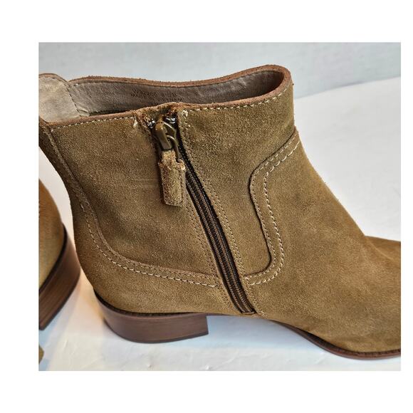 Cole Haan New Women;s 8 1/2 B, Naia Ankle Bootie Boots Tan Suede Side zip  read - Picture 5 of 9